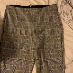 Byxor/tights  - Helt oanvända byxor/tights från H&M storlek L. (Större i storleken pga stretch)