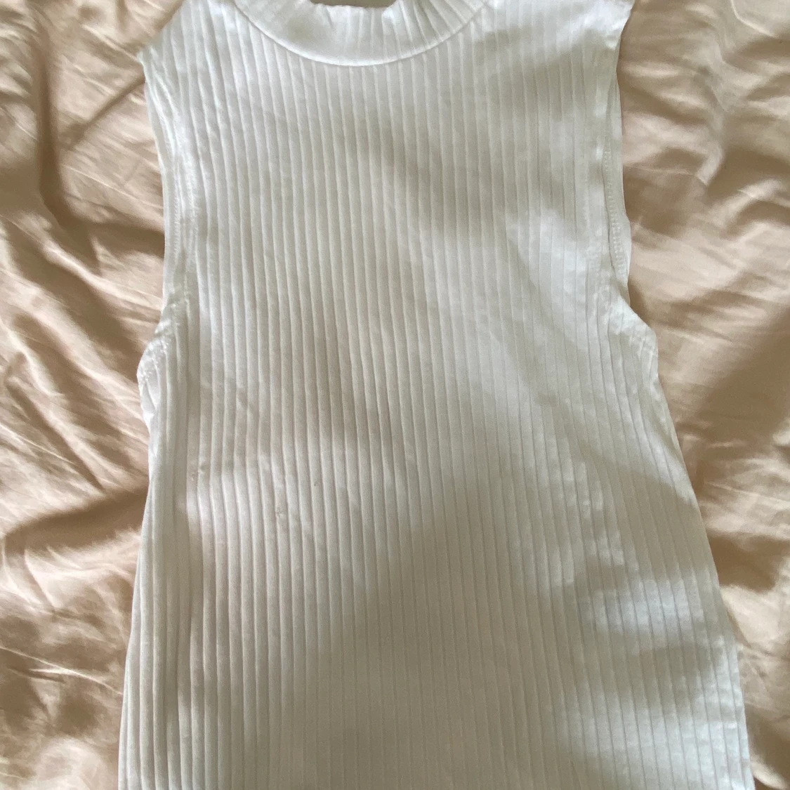 Linne från bikbok med hög hals