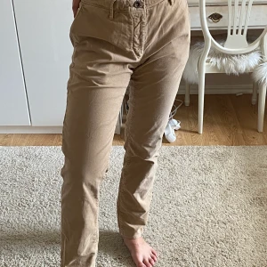 90s byxor - Bruna byxor i storlek M, ifall du behöver ha den skickad betalar du för frakten själv