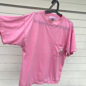 Superskönt och fin rosa T-shirt köpt på humana, oversize.