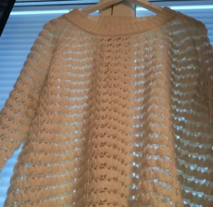  - Vit stickad tröja från Lindex. Så gott som ny!