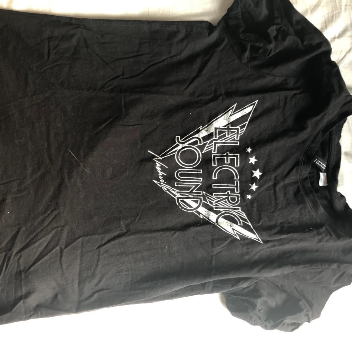 Svart T-shirt med tryck đ€