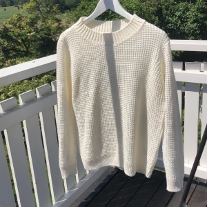 Stickad tröja - Vaniljvit stickad tröja 