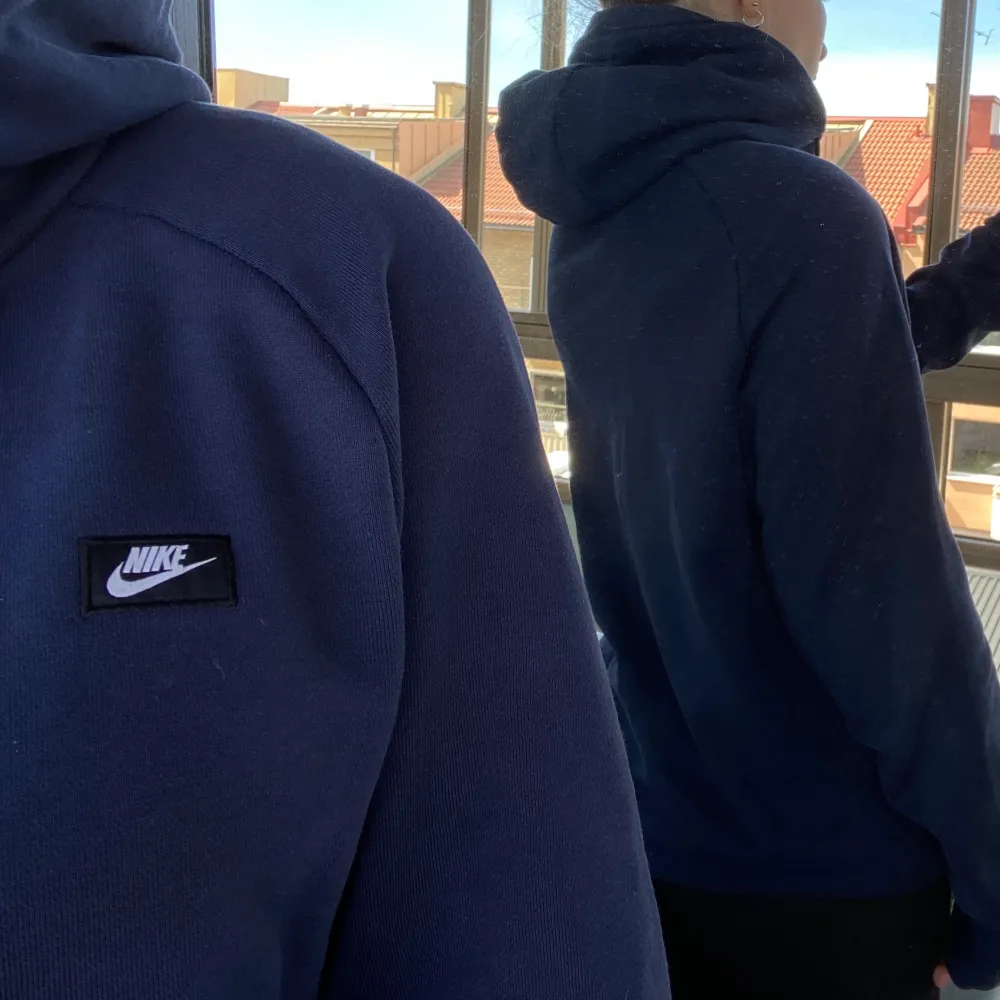 Mörkblå Hoodie från Nike 💕. Hoodies.