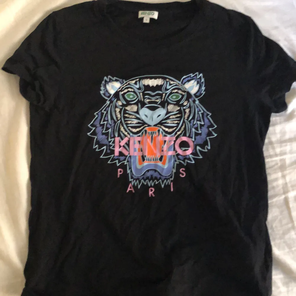 Köpt på NK för ett år sen, som ny!. T-shirts.