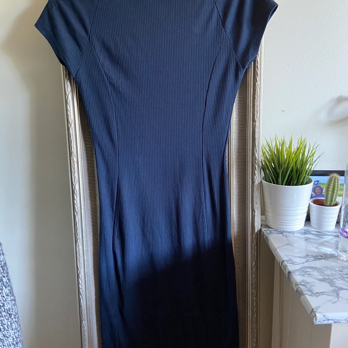 Blå tajt klänning