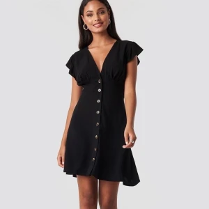 Klänning - Säljer denna klänning från Na-le, storlek 34! Helt oanvänd! Säljes för 200kr inkl frakt!