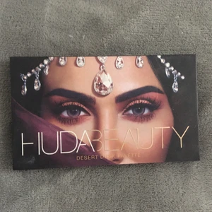 Huda Beauty Desert Dusk Palette - Denna palett förtjänar att användas, vill du vara den som kommer ta slut på den?