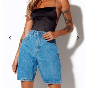 Nyköpta shorts från Motelrocks, aldrig använda lappen sitter kvar. Säljer pga för stora i storleken och är köpta från Uk. (nypris 530kr) 