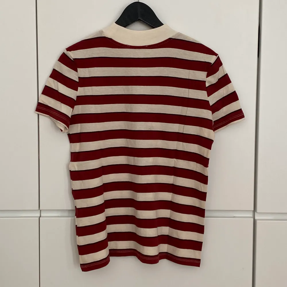 Zara high neck 90s inspiration burgundy & beige striped tee-shirt. Perfect condition, never worn.. T-shirts.