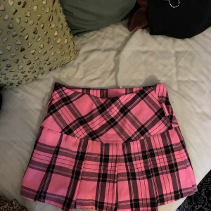 Rosa rutig kjol  - Så söt! Frakt: 66kr💕