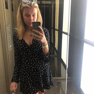 Linn AhlborgXnakd  - En jätte söt klänning från linn alhborgs kollektion med nakd, nästan aldrig använd Max 2/3 gånger. Storlek 36 🌸  