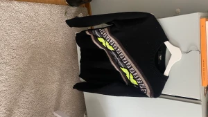 Fendi stickad - Xs/small unisex använt skick, nypris 8000kr. Köpt från farfetch 