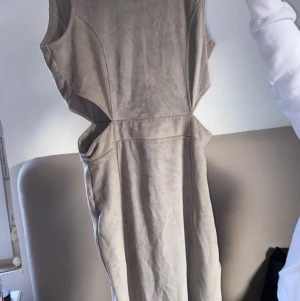 Klänning - Lappar kvar aldrig andvänd