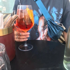 Mörkblå Fanny pack!💙 - Mörkblå Fanny pack från weekday! Endast använd ett par gånger. Slutsåld hos weekday och kommer inte in igen. Skitcool!