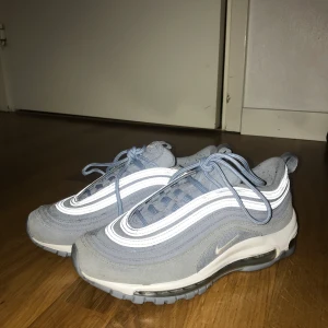 Nike 97 - Köna bekväma Nike 97 skor. Riktigt snygga och passar med allt. Storlek 37,5  