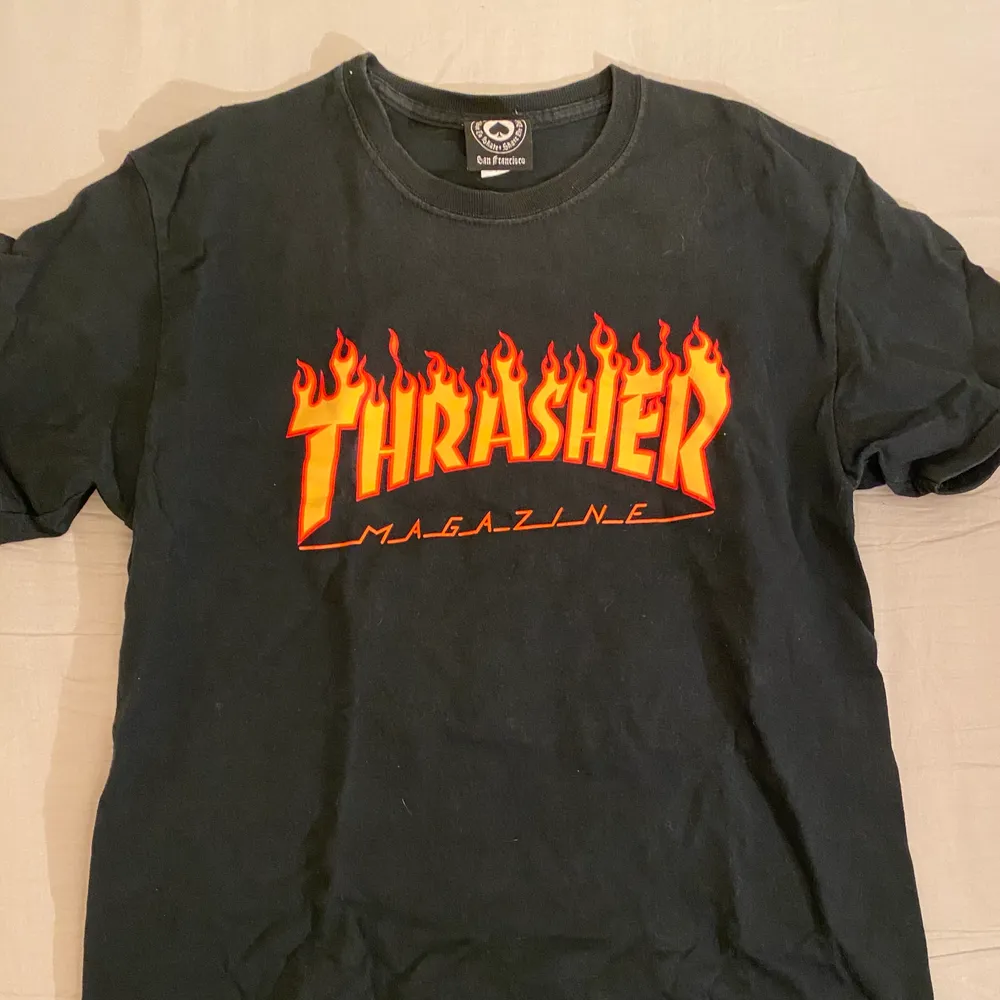 En thrasher tshirt jag fick för ett par år sedan, kommer inte till användning då jag inte känner att det passar min stil. frakt tillkommer!. T-shirts.