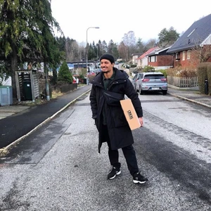 Lång parkas jacka - Riktigt fet parkas jacka i bra skick. Väldigt varm och unik men observera att den är väldigt stor i storleken.