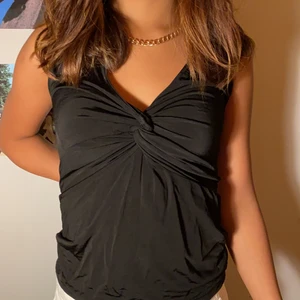 TRÖJA - Supersöt svart tröja för alla tillfällen! Köpare står för frakt💕