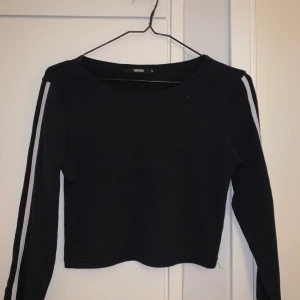 Bikbok  - En mysig tröja från BIKBOK storlek M men passar även mig som har S, startar priset på 50kr💓