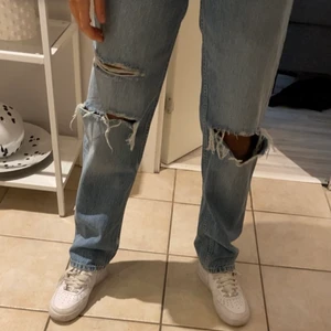 Jeans - Intresse koll på mina jeans i storlek 34 ifrån Gina tricot, använda 2 gånger. Buda! Högsta pris atm: 540