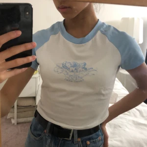 SHEIN tröja - Jättesöt tröja från SHEIN i ett jätteskönt material. Aldrig använd, endast testad - nyskick. 💙🦋 frakt är inkluderat i priset 