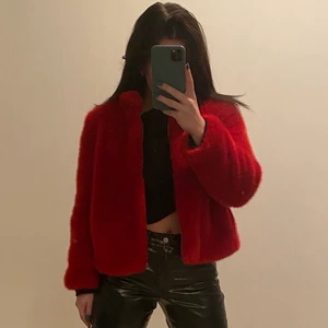 Päls jacka - Röd pälsjacka som passar XS-S