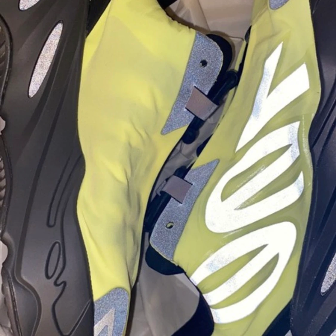 Yeezy Boost 700 MNVN - 91