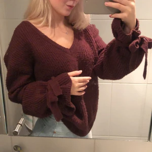 Linn Ahlborg X NA-KD stickad tröja strl XS  - Super fin lila stickad tröja från Linn ahlborgs kollektion med NA-KD, strl xs men skulle säga att den passar bättre på S och M. Köparen står för frakten ()💕