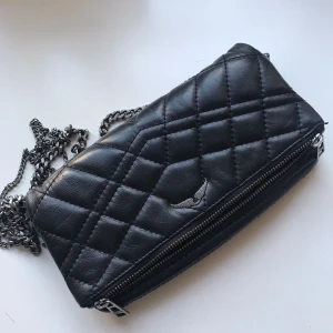 Zadig väska - Söker en fin väska från Zadig Voltaire! Helt under 1000kr och en säljare som svarar! Färg eller modell spelar inte så stor roll