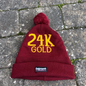 Supreme Beanie - Supreme 24K Gold Beanie cond 9/10 (Mycket bra skick)