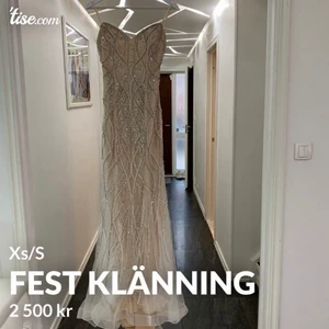 fest klänning  - köpt från rever design och använt endast en gång. passar xs/s. kan fraktas (hela Sverige) eller träffas (Malmö/Lund). 