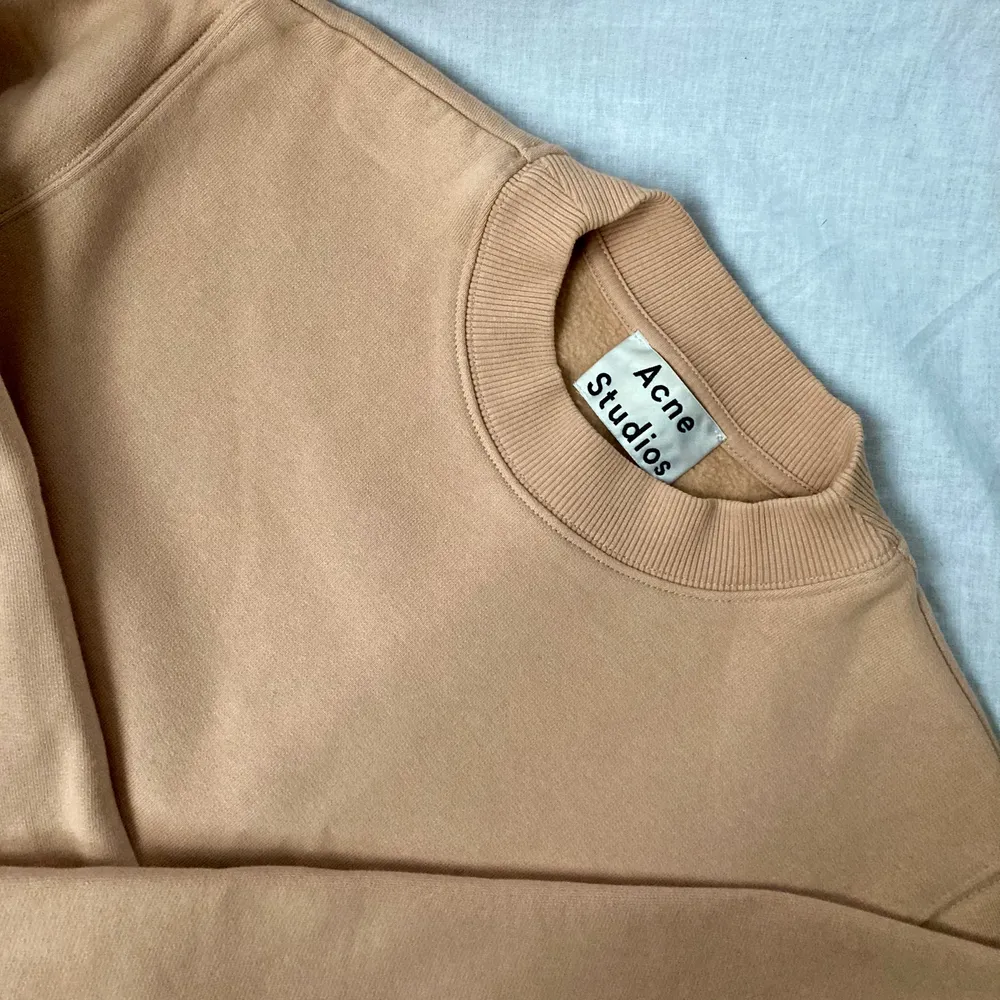 🌊 ACNE STUDIOS AW14 WARM AND THICK LIGHT / PALE PINK CREWNECK SWEATER, WITH BALLON-LIKE FIT, SILVER ZIPPERS ON EACH SIDE AND FUZZY INSIDE  • SIZE - XS/ EU 34 (Fits up to M) • BRAND - Acne Studios • MATERIAL - Cotton  . Tröjor & Koftor.