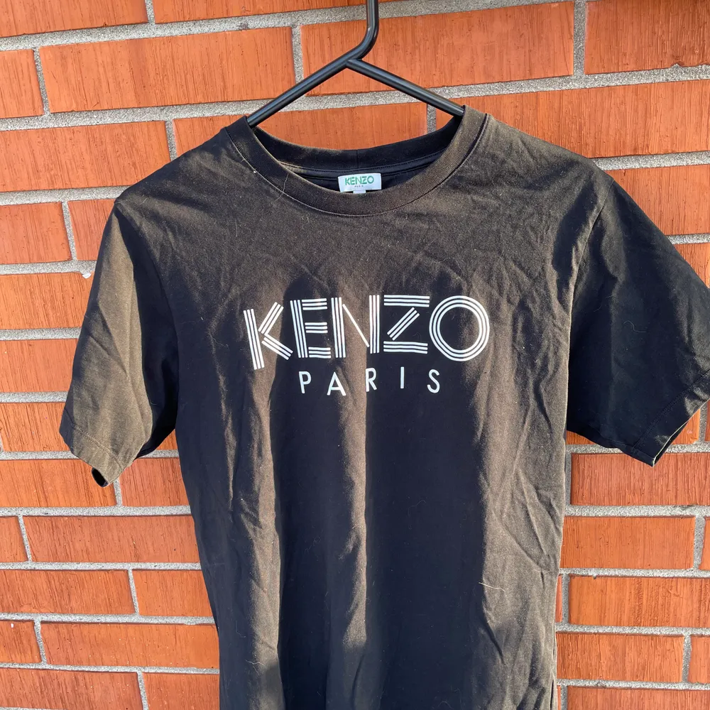 Ej använd Kenzo Paris T-shirt i storlek M. Budgivning slutar onsdagen 3/2-21 klockan 09.00. T-shirts.