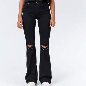 Säljer dessa as snygga bootcut jeans från Gina för att dem är för långa, endast testade på.