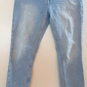 NA-KD Jeans - Knappt använda fina jeans. Hund i hemmet.
