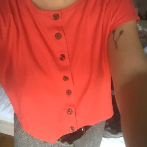 Vårig top !!   - Superfin top i storlek S, köpare står för frakt 