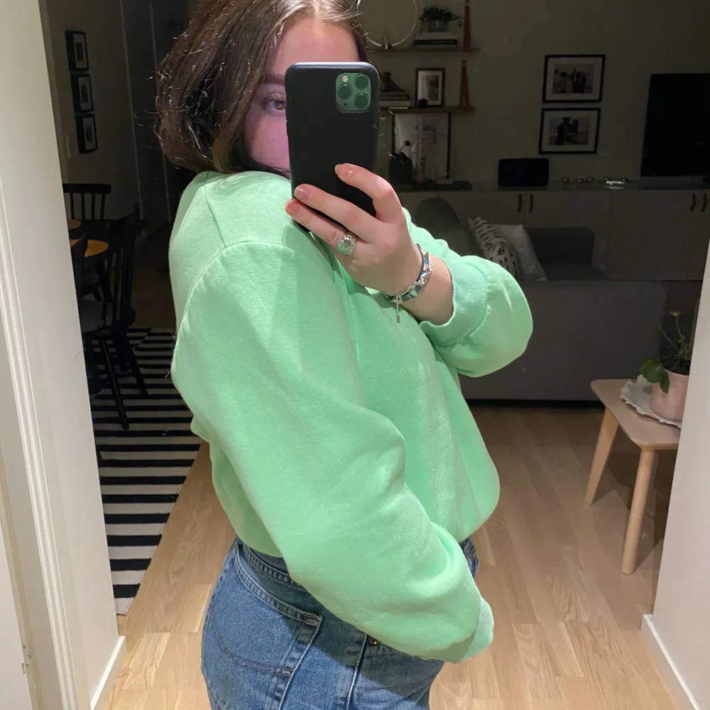 Grön tröja från zara storlek s 💚💚💚. Hoodies.