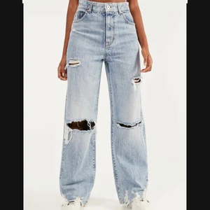 Berksha jeans - Säljer dessa trendiga jeans från Berskha då de inte passade mig. De är i helt nyskick och aldrig använda, kontakta mig vid frågor! Frakt tillkommer på 63, eller så kan jag mötas upp på Söder🤠
