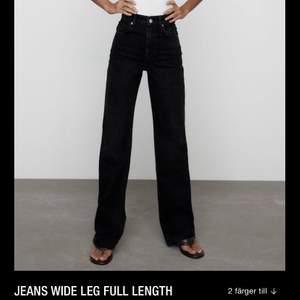 Svarta jeans från Zara ”Wide leg full length” i storlek 36. Sitter bra på mig som är 175. Använda och tvättade en gång💕 nypris: 399kr