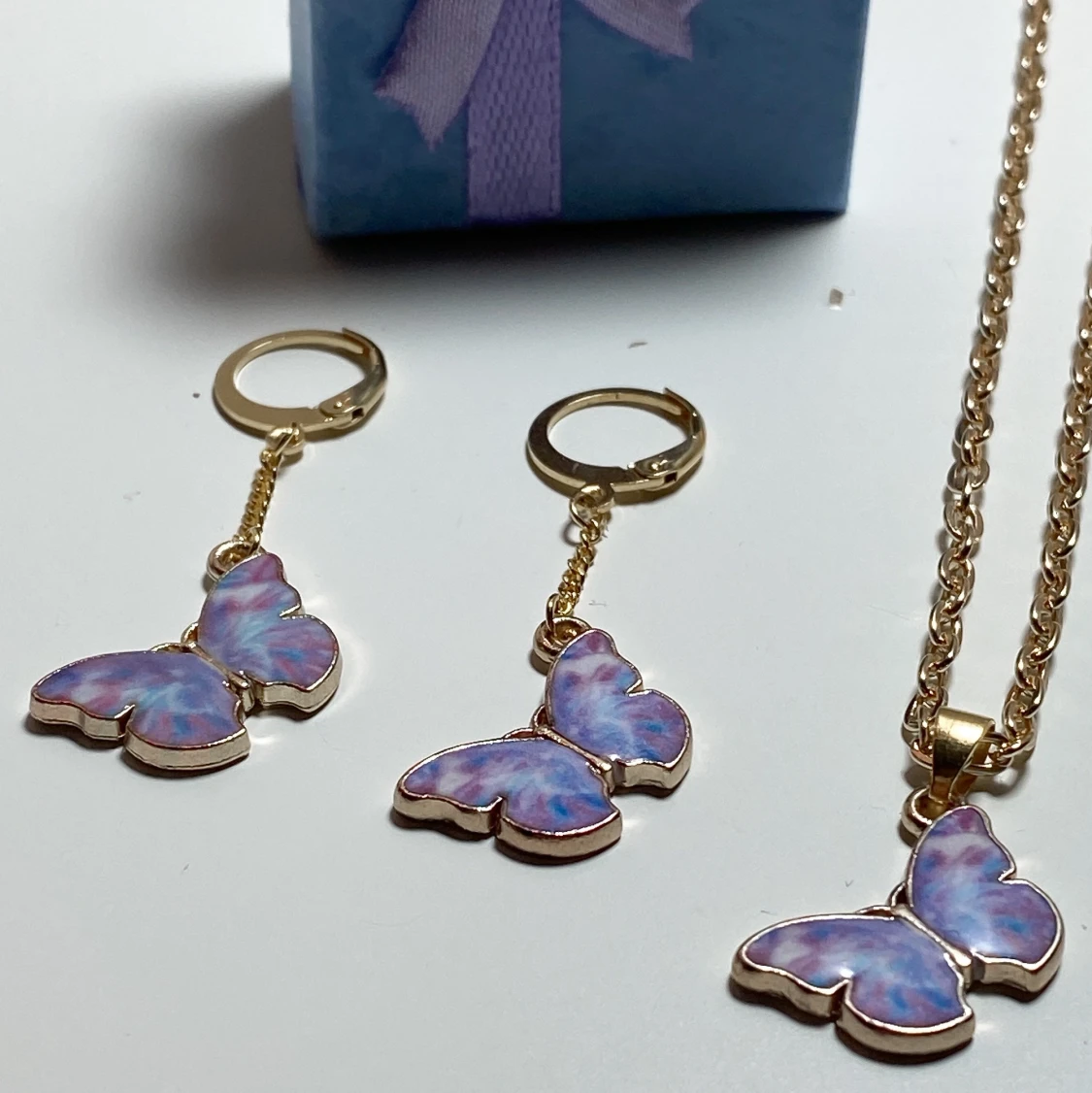 PRESENTKIT ÖRHÄNGE+HALSBAND+ASK 95kr - 90