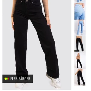 Svarta jeans - Bara testade, säljer för de ej passar mig och var för sen med att returnera. Köpta för 550kr säljer för 400kr. Storlek 38.Skriv privat för egna bilder :)