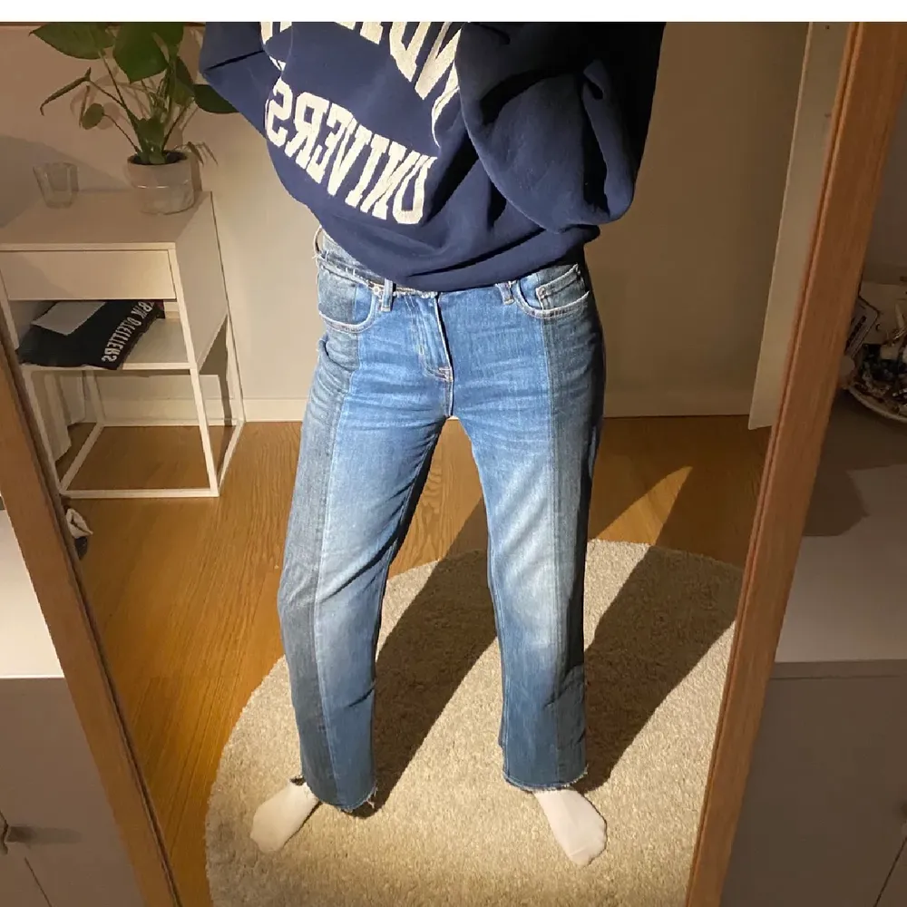 (Obs lånade bilder) Säljer dessa patchwork jeans ifrån crocker som jag köpt från plick men som tyvärr inte passade. Nypris 800kr. Hör av dig för fler bilder eller frågor💖 Priset kan diskuteras vid snabb affär☺️. Jeans & Byxor.