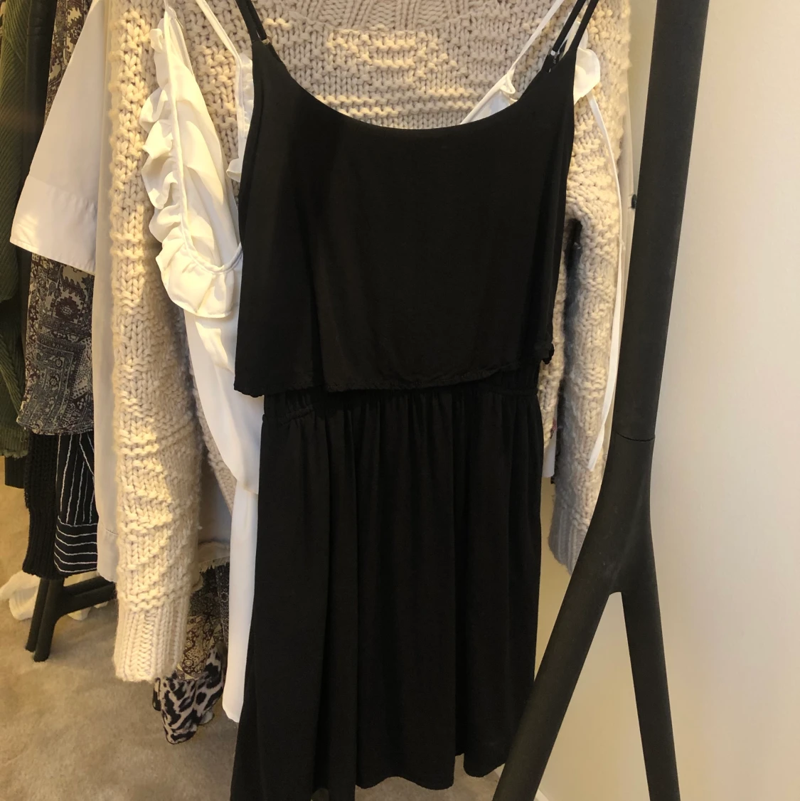 Söt svart klänning  - 90
