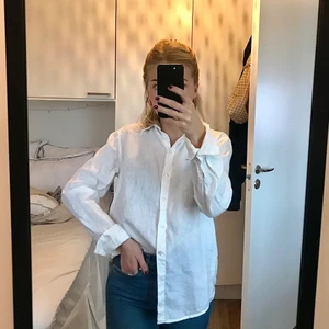 Linneskjorta - Vit skjorta från Gina Tricot i 100% linne. Storlek 36. Inköpt i våras!  