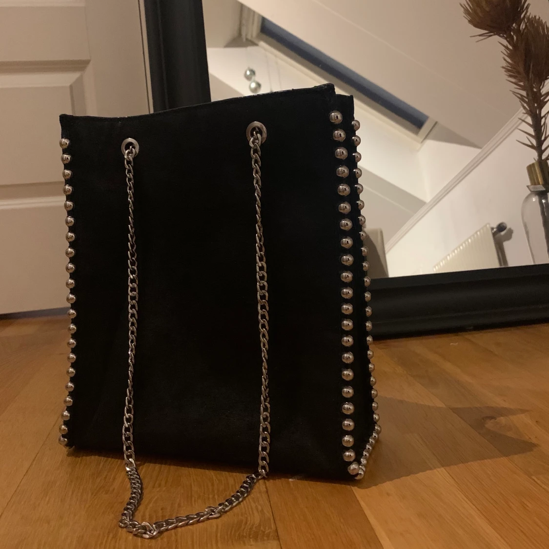 ZARA väska med silverdetaljer