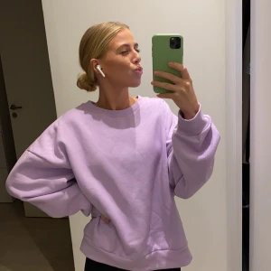 Tröja (endast fotad) - Frakt tillkommer 63kr.