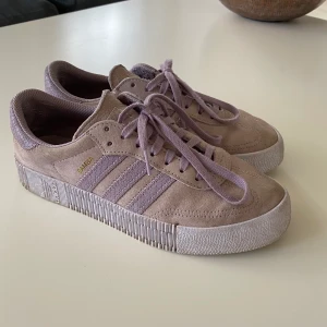 Sambarose shoes  - Adidas Originals SAMBAROSE dam- purple. Nypris 999kr