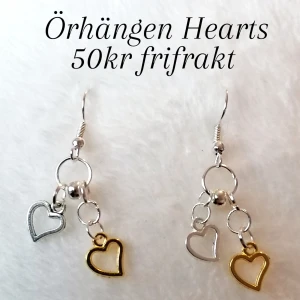 Örhängen hjärtat  - Beställning via DM Tar Swish och Paypal Postas genast och skickar video/bild bevis. Säljer även via Instagram @emilysmycken. 