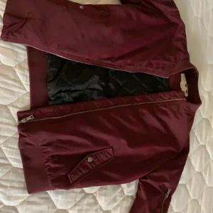 Tjockare bomberjacka från junkyard - Inte ens använd, så jätte fint skick 